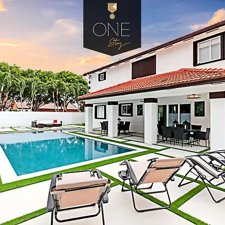 Prestigious Home With Pool